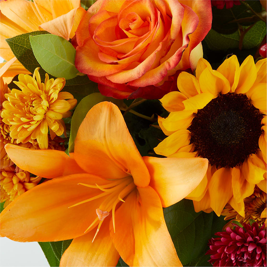 Grateful Centerpiece – LEMON TREE FLOWERS & THINGS, Columbiana OH